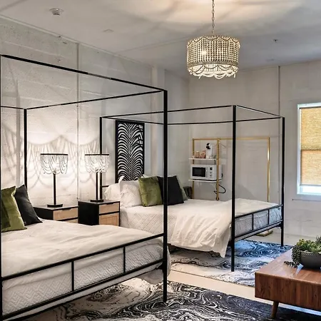 Room 8 Oleander Hotel Downtown Galveston Hotel Near Cruise Terminal & Beach-3