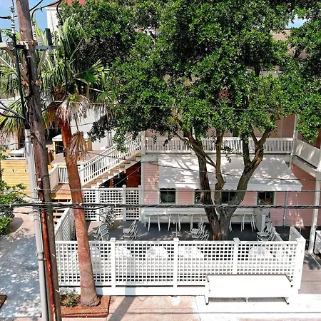 Sugars Inn Room 4 Historic Nola Charm In Downtown Galveston-2